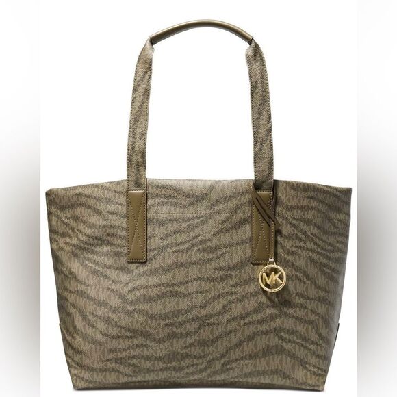 Michael KORS
Signature Animal Print Tote Bag in Olive
XL NWT retail $298 - Picture 4 of 9